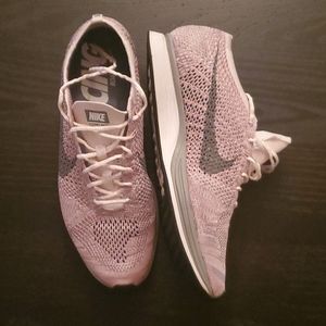 Nike flyknit racer pink